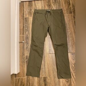 Roark Pants Mens Green Layover Straight Vented Camping Workwear Outdoor SZ 34